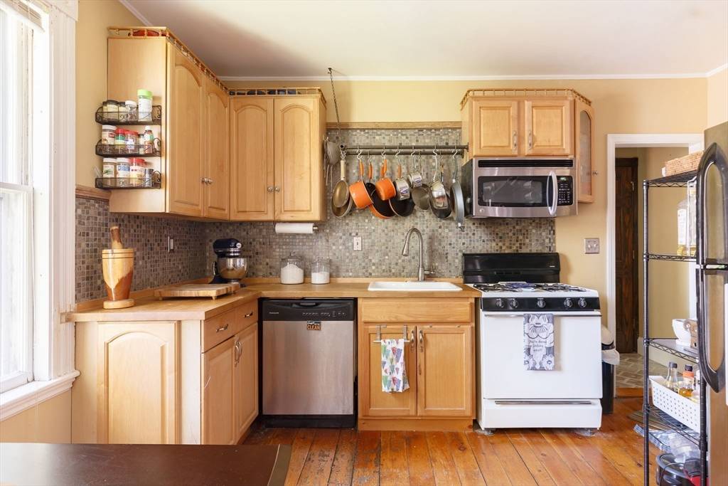 Salem, MA 01970,327 Lafayette St #2