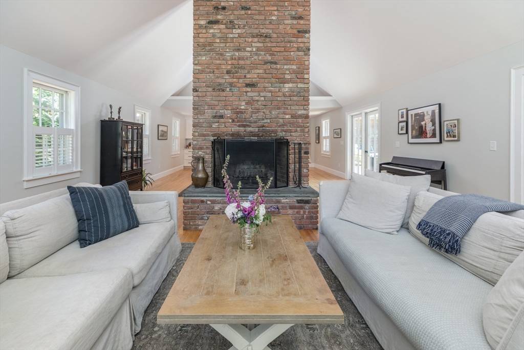 Edgartown, MA 02539,28 Martha's Road