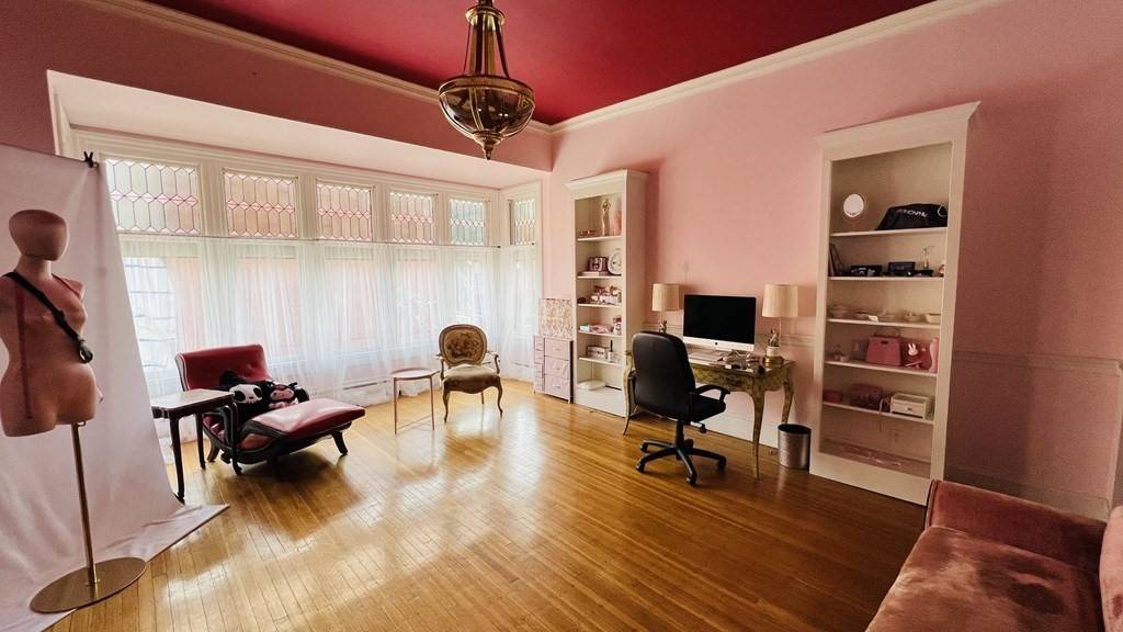 Boston, MA 02116,351 Beacon St #6