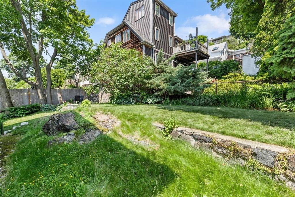 374 Humphrey St #4 Swampscott, MA 01907