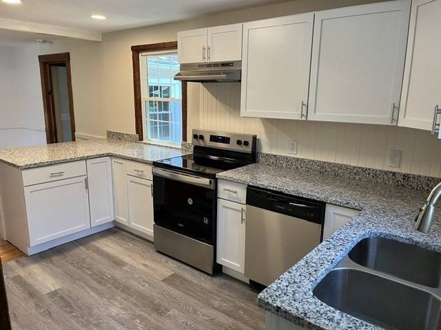 South Hadley, MA 01075,18 Hollywood St