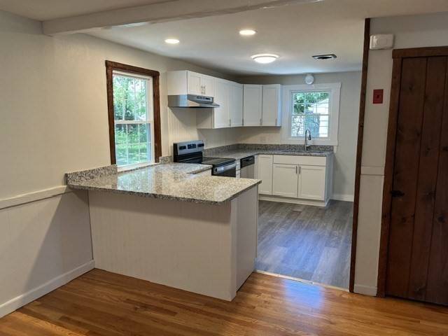 South Hadley, MA 01075,18 Hollywood St