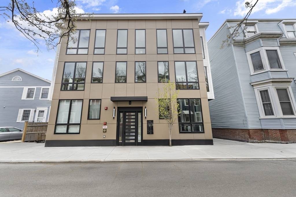 Boston, MA 02127,8 Mercer Street #3