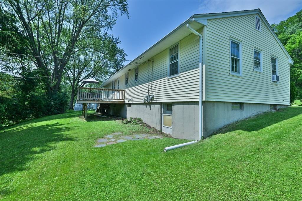 Worcester, MA 01609,27 Pine Tree Dr