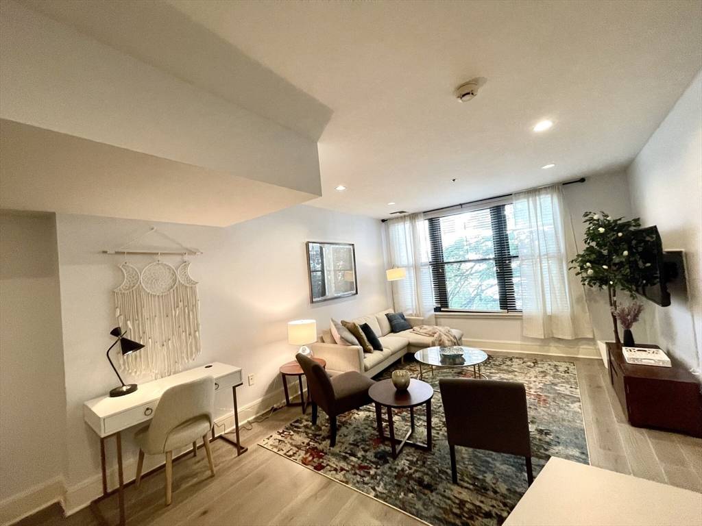 Boston, MA 02118,1387 Washington St ##203