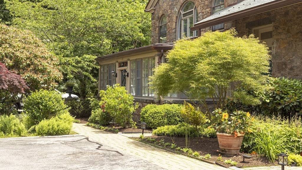 Newport, RI 02840,113 Coggeshall Ave #113