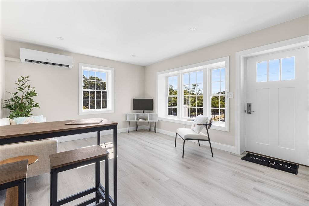 Barnstable, MA 02601,112 West Main #1