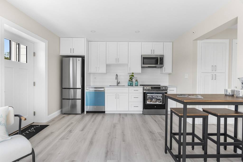 Barnstable, MA 02601,112 West Main #3