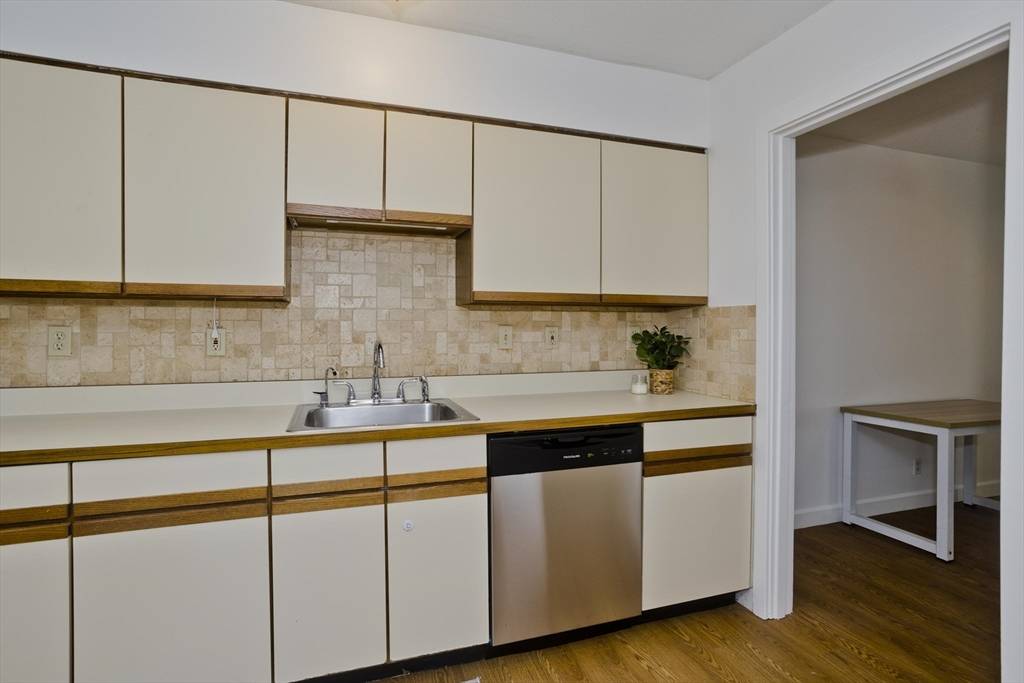 Chicopee, MA 01022,83 Horseshoe Dr #83