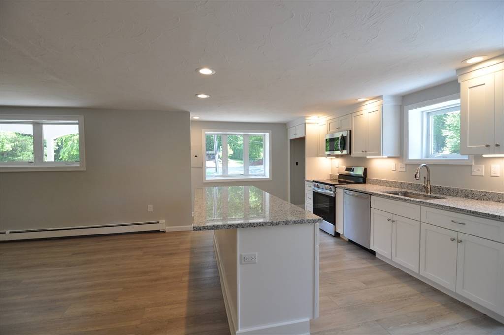 Townsend, MA 01469,107 Warren Rd