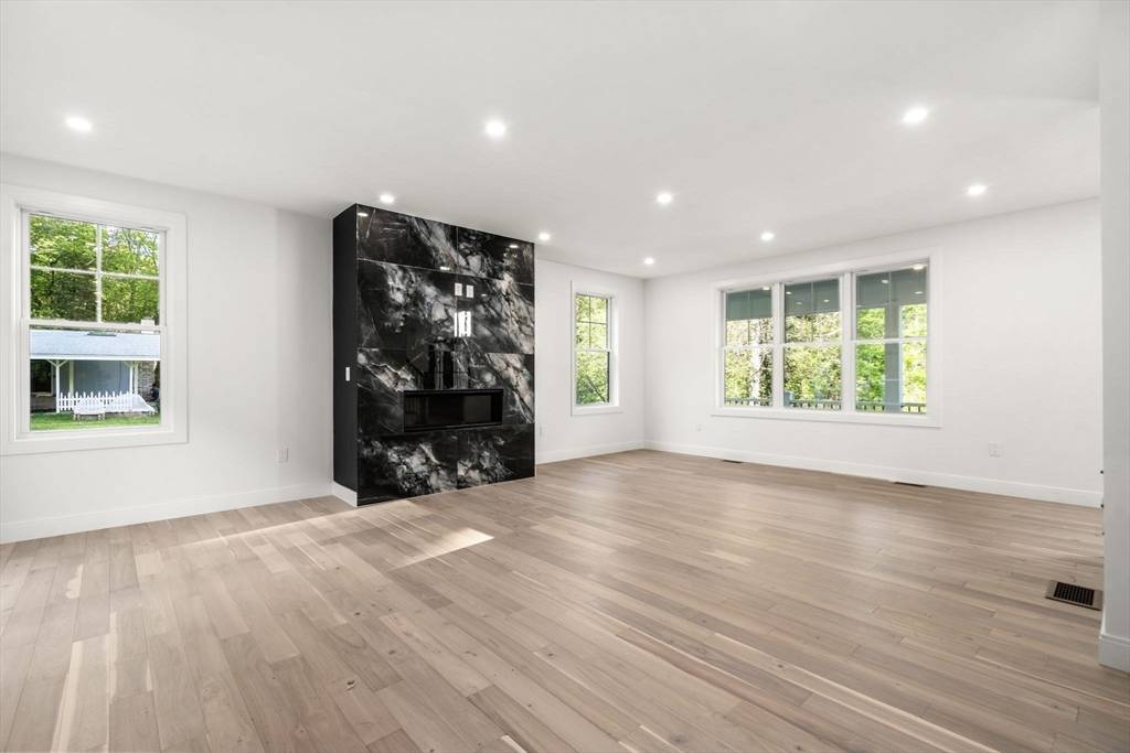 2 Spring Meadow Dr Southborough, MA 01772
