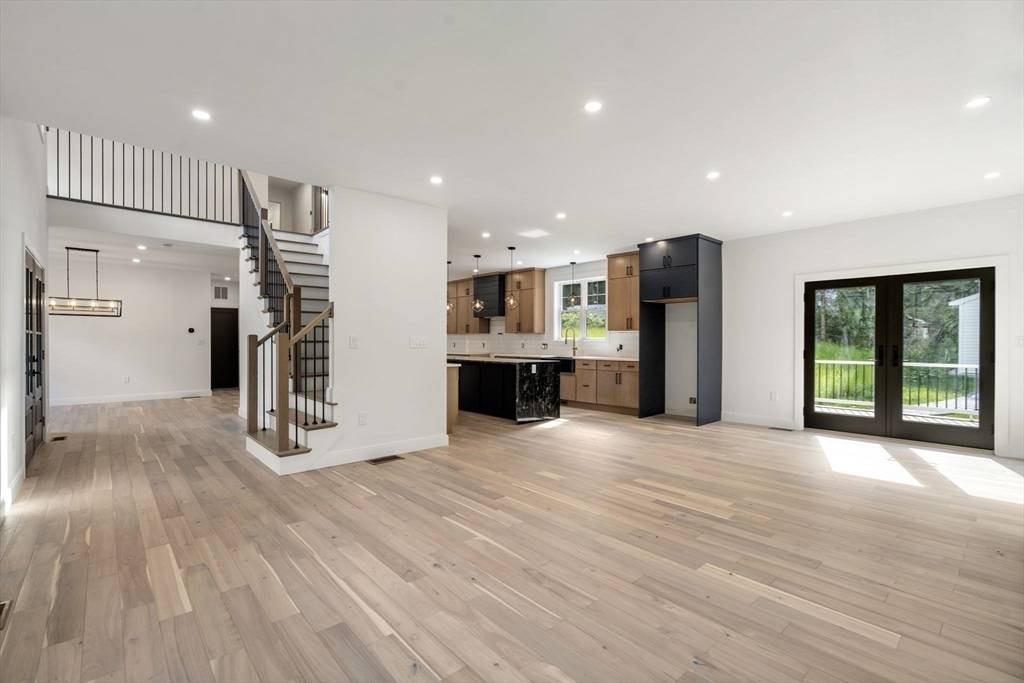 2 Spring Meadow Dr Southborough, MA 01772