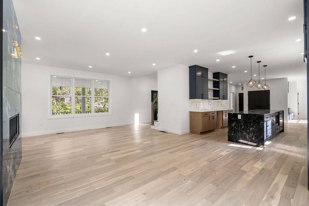 2 Spring Meadow Dr Southborough, MA 01772
