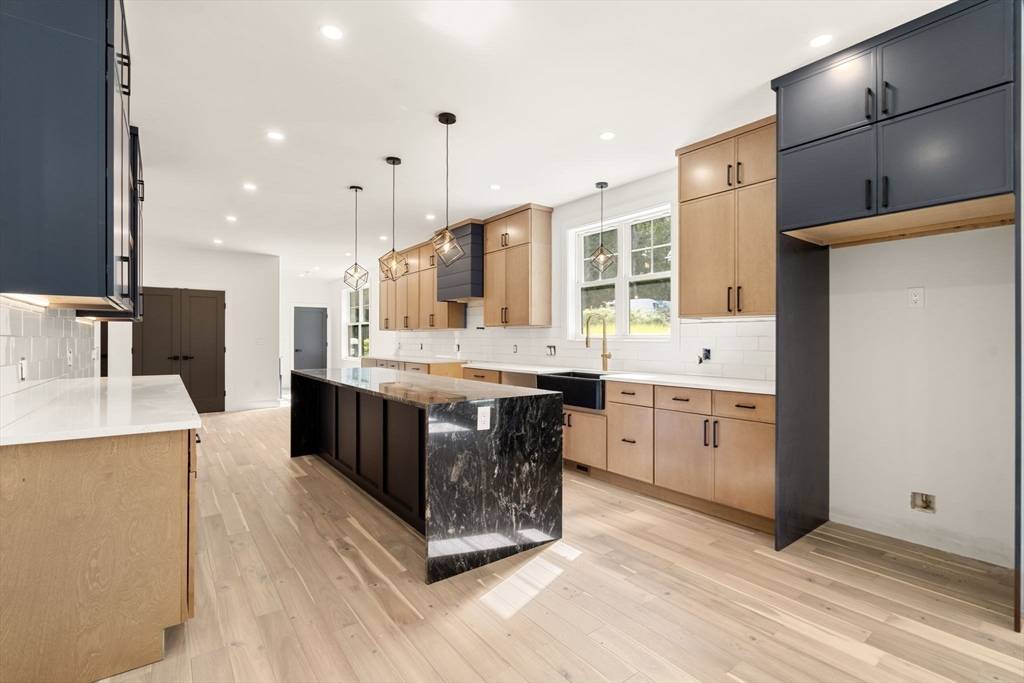 2 Spring Meadow Dr Southborough, MA 01772