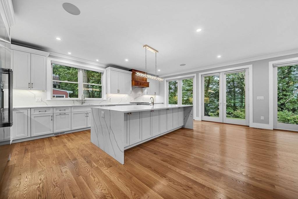 Wellesley, MA 02482,34 Bay View Rd
