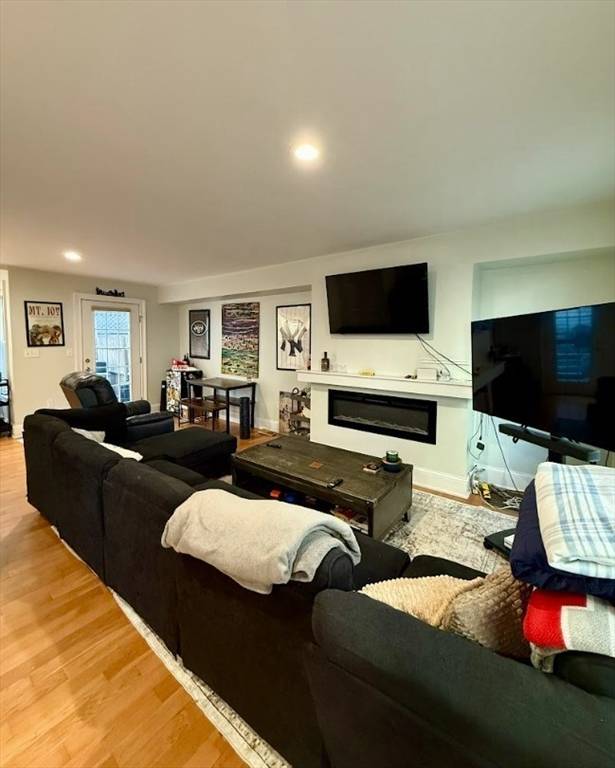 Boston, MA 02127,225 Bolton #SF