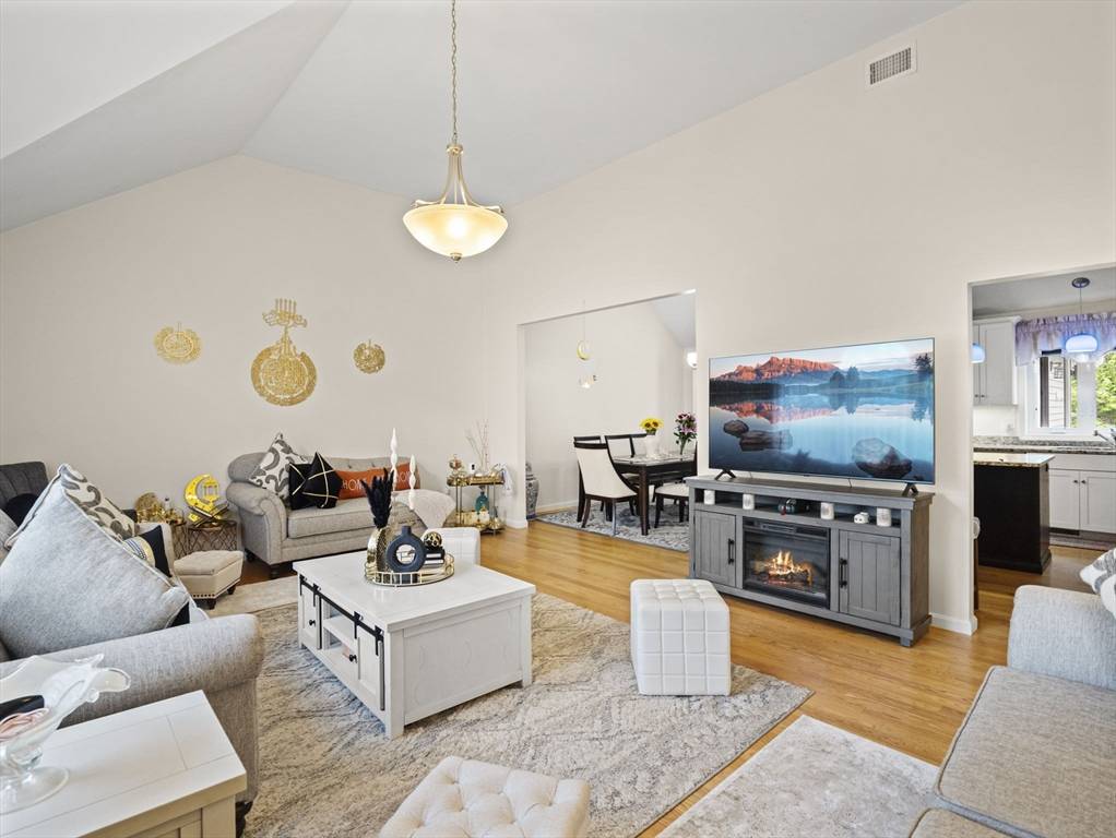 Peabody, MA 01960,2 Gedney Dr