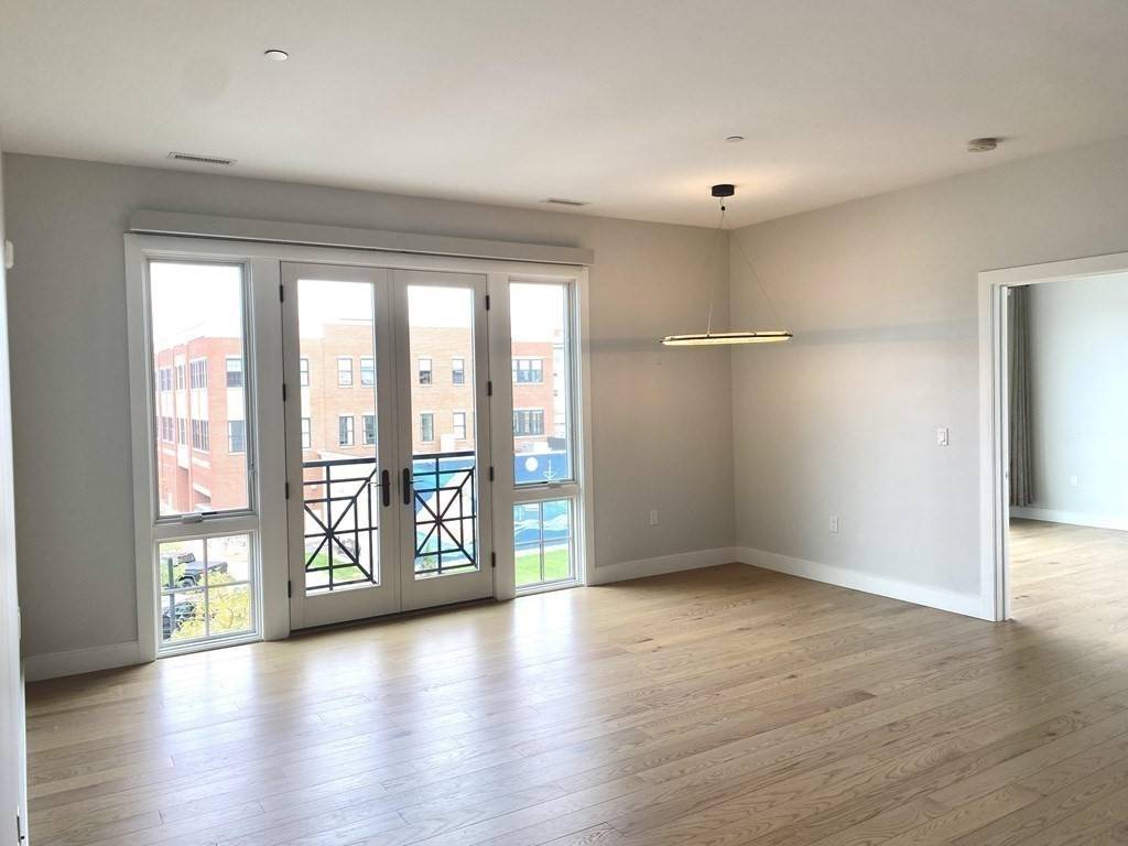 Hingham, MA 02043,10 Shipyard Drive #304