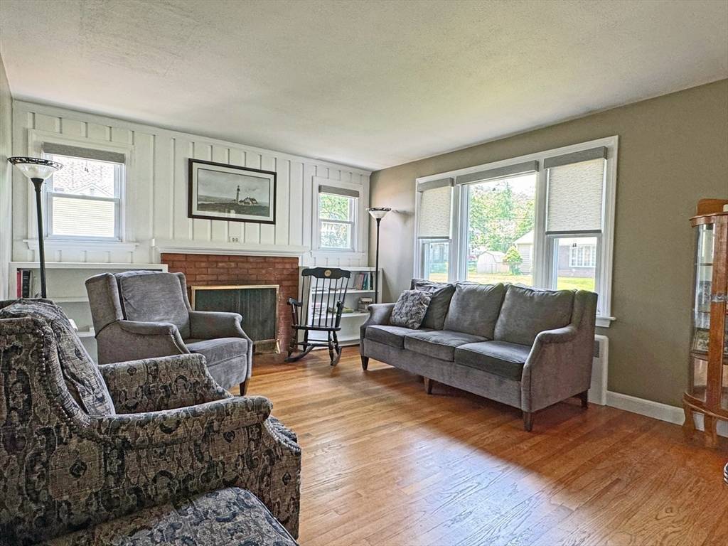 Greenfield, MA 01301,83 Smith Street