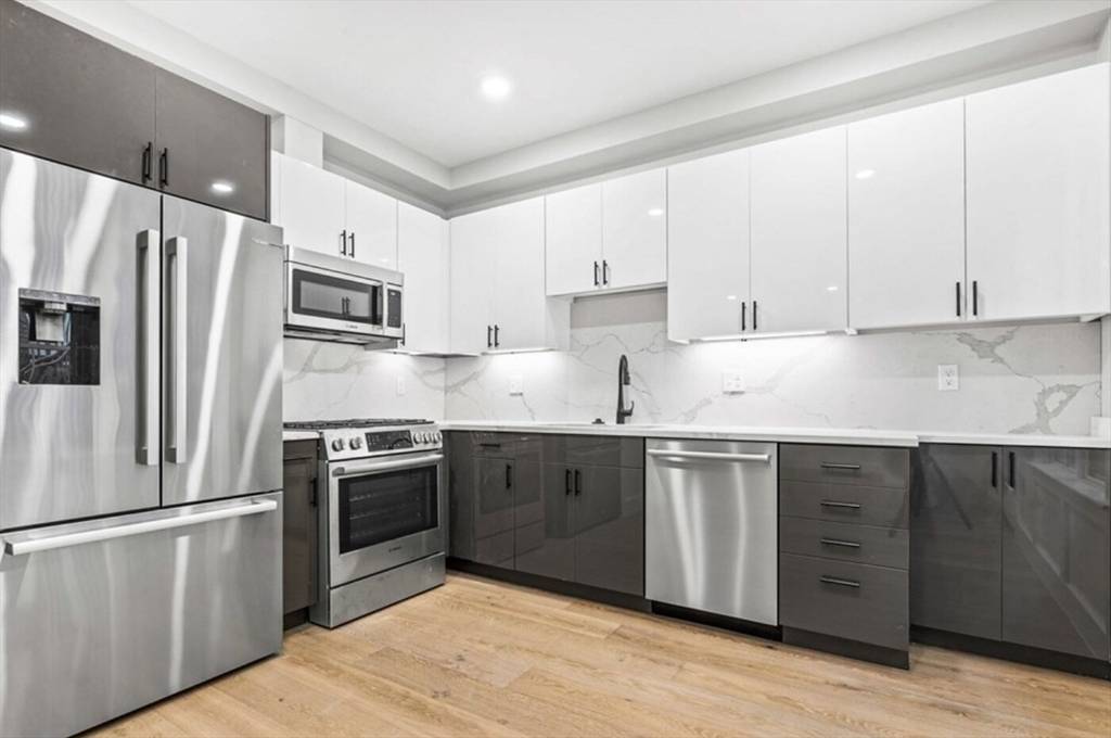 Somerville, MA 02143,300 Somerville #A
