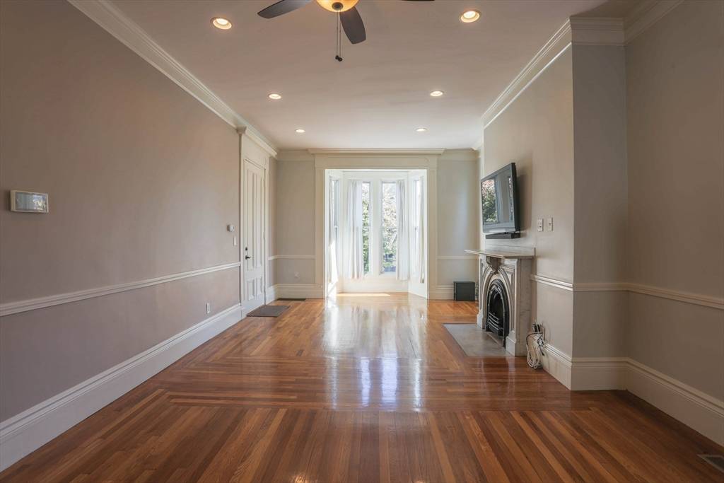 Boston, MA 02128,402 Meridian St #2
