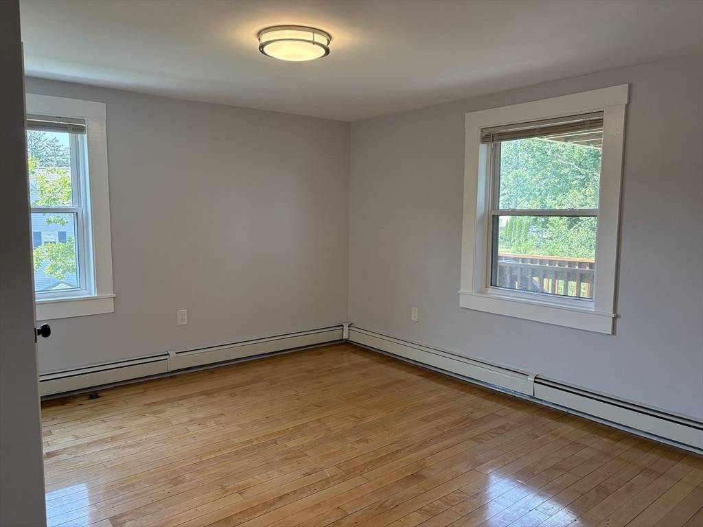 Amesbury, MA 01913,129 Friend St