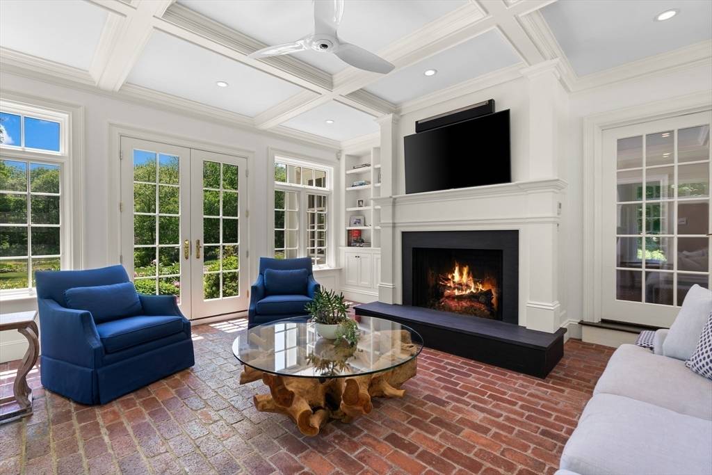 26 Longmeadow Dr Westwood, MA 02090