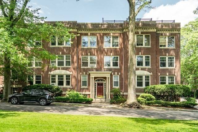 Brookline, MA 02446,15 Thatcher St #F2-2