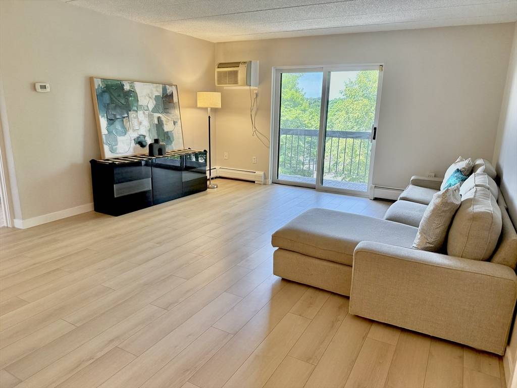 Melrose, MA 02176,180 Green St #415