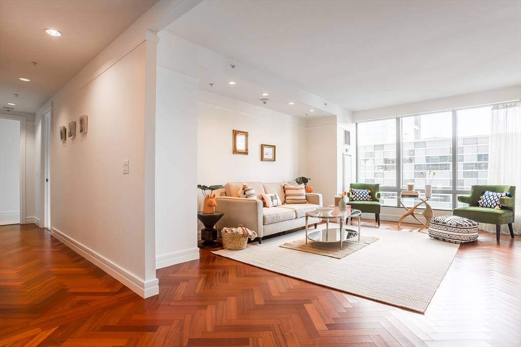 Boston, MA 02111,1 Avery St #11G