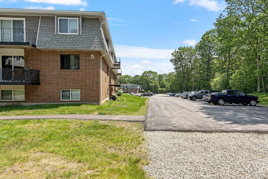 Rutland, MA 01543,176 Maple Ave #5-5