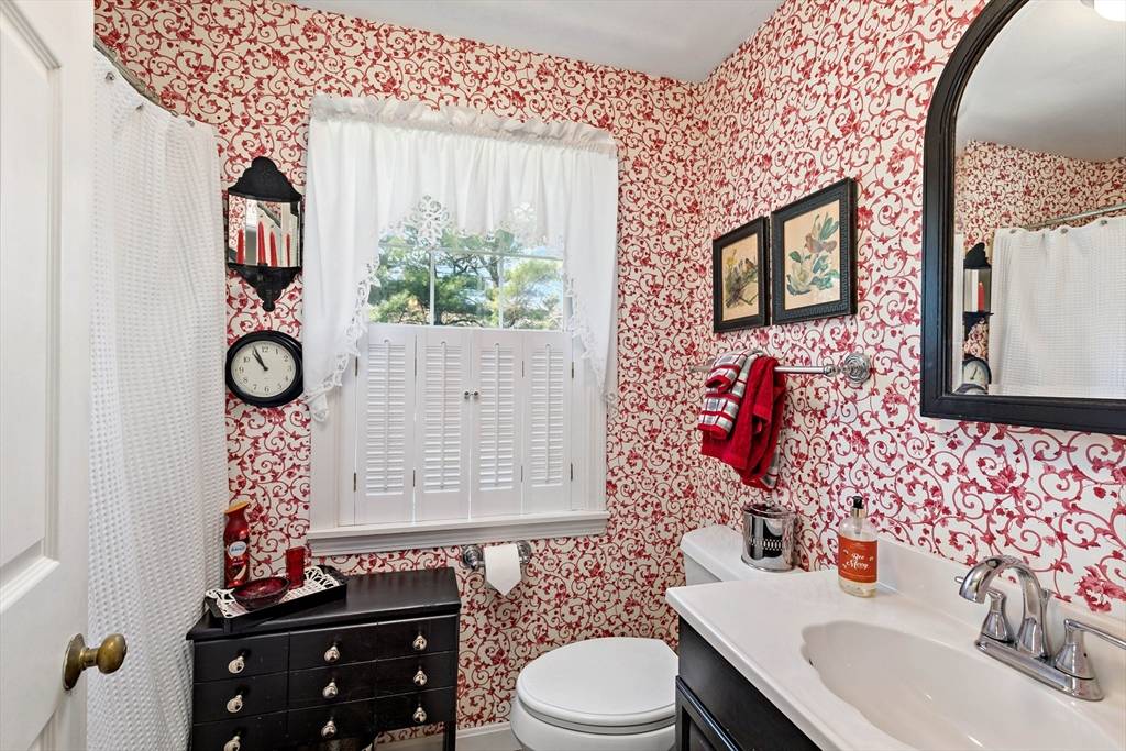 Bourne, MA 02559,39 Bennets Neck Dr