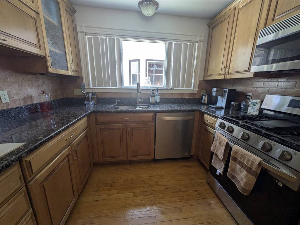 Watertown, MA 02472,18 Clyde Rd #18