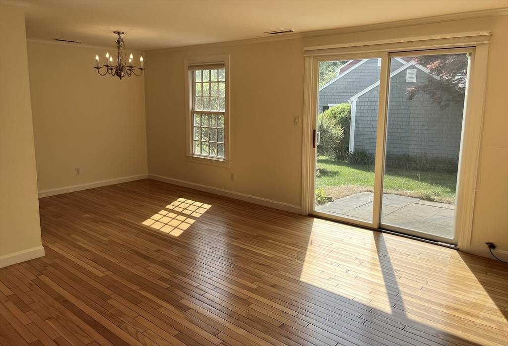 Weston, MA 02493,53 Jericho Rd #A