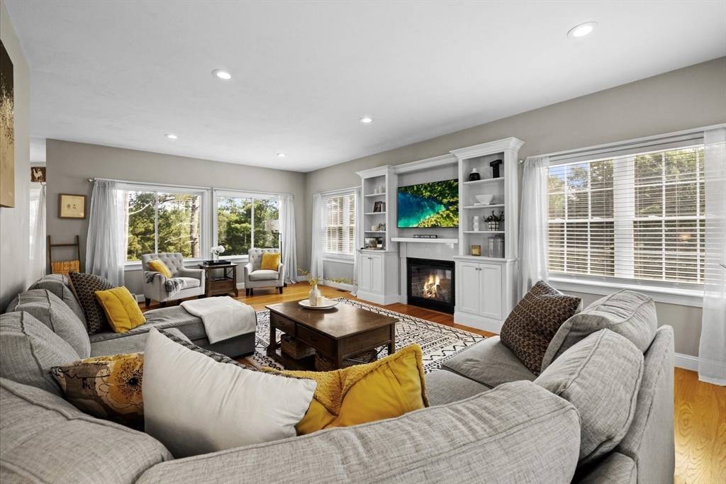 294 Country Club Way Kingston, MA 02364