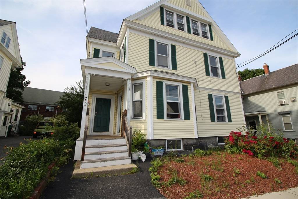 Lowell, MA 01851,255 Liberty Street #3