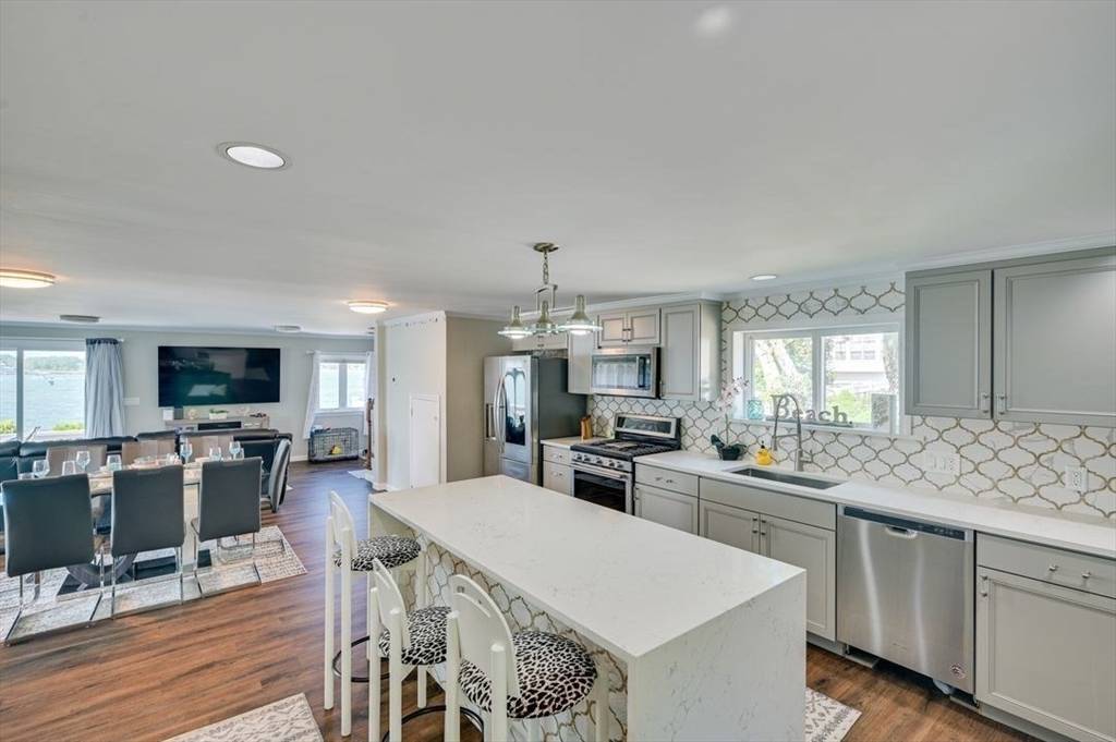 Weymouth, MA 02191,104 Kings Cove Beach Road