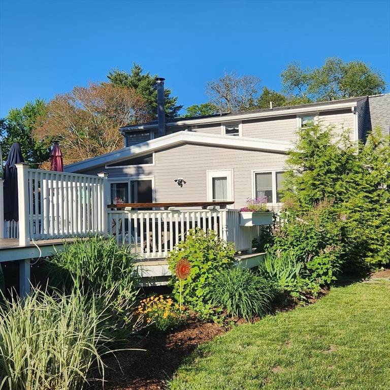 Salisbury, MA 01952,19 Maple St