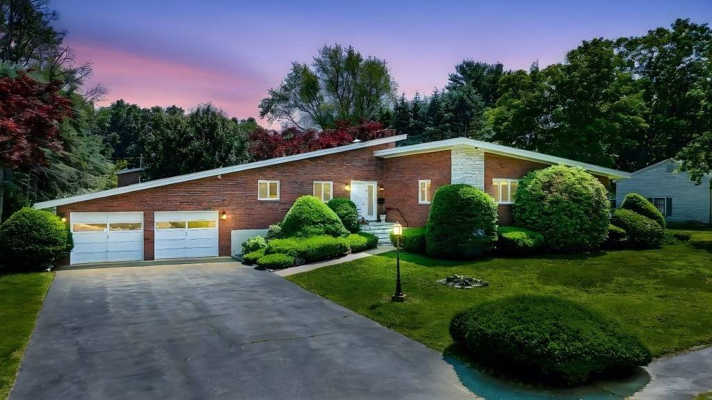 Danvers, MA 01923,9 Seneca Drive