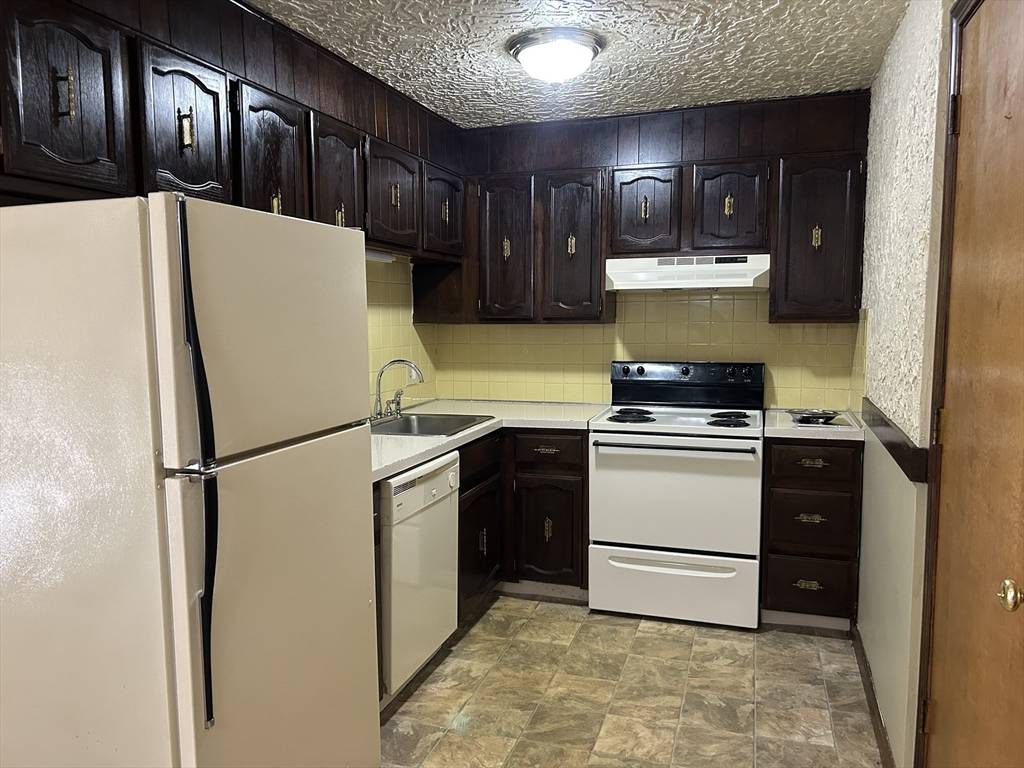 Everett, MA 02149,75 Winthrop Street #24
