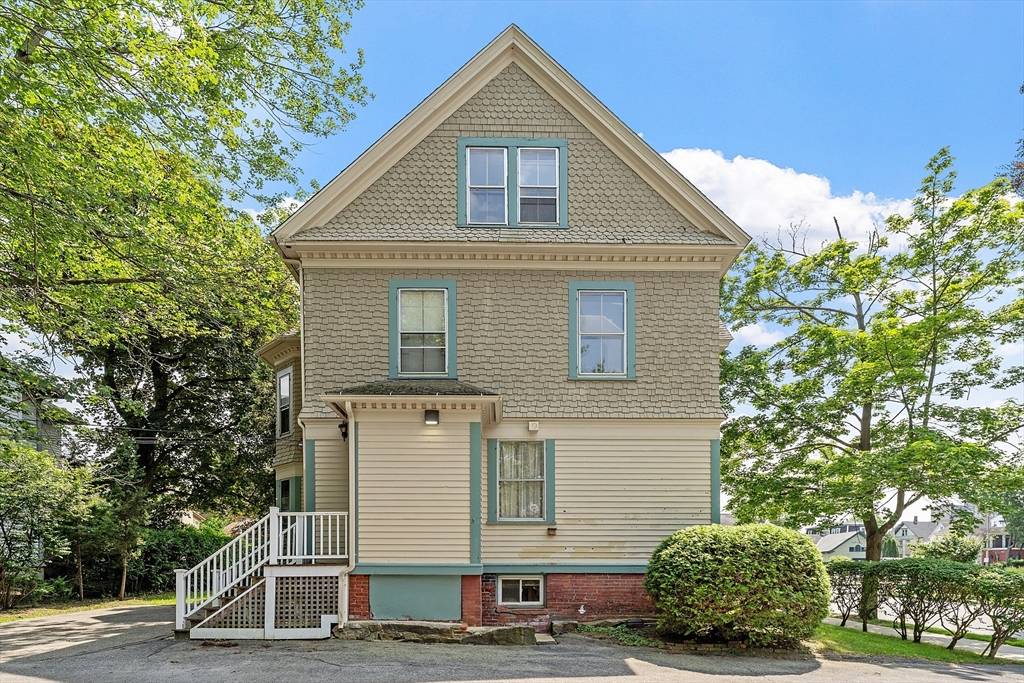 Worcester, MA 01609,52 Cedar St