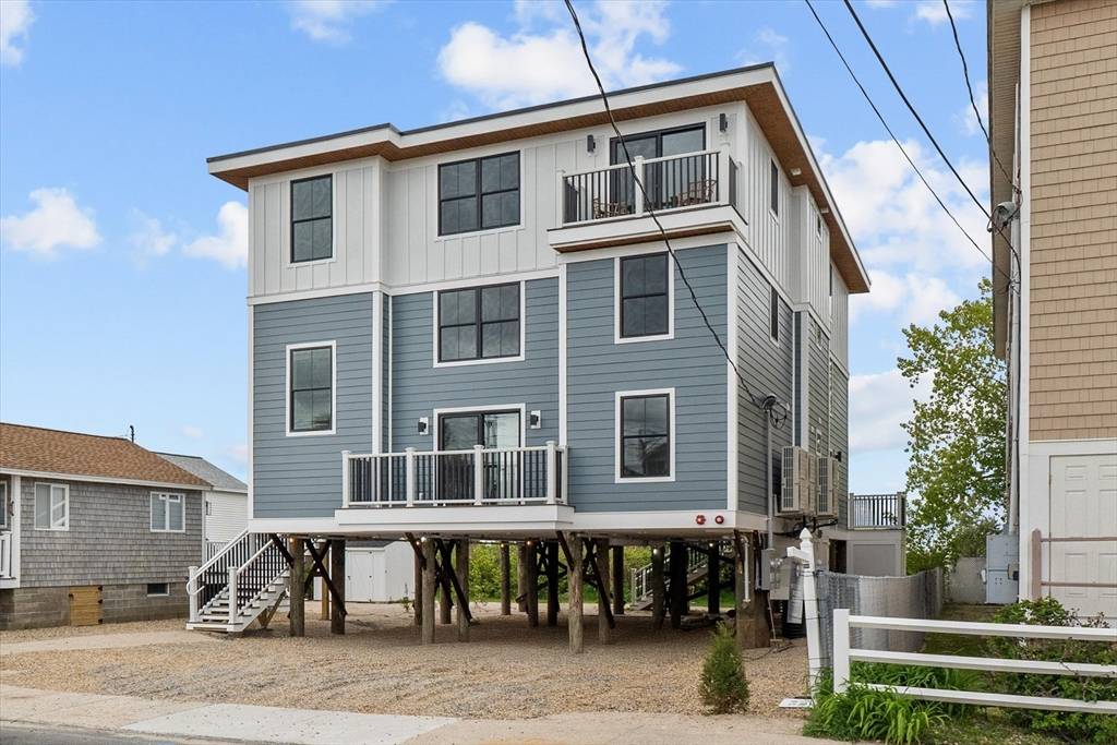Salisbury, MA 01952,30 Cable Ave #C