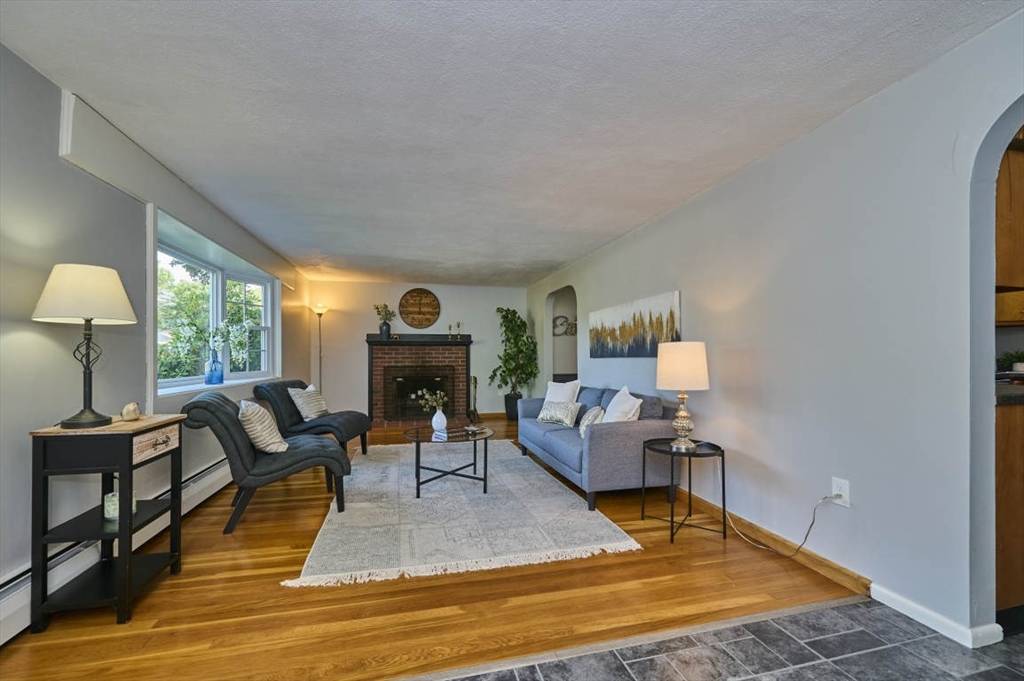 Burlington, MA 01803,10 Locust St