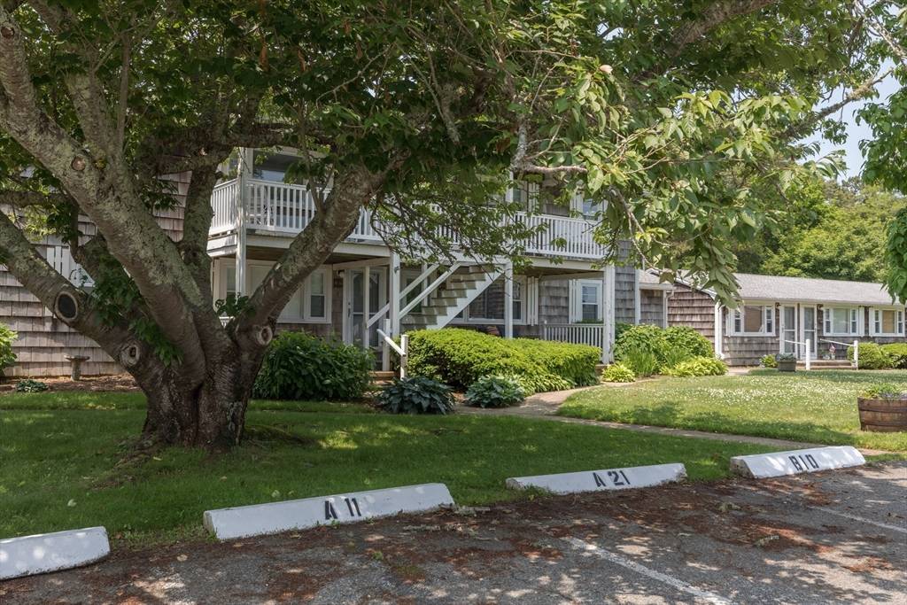 Tisbury, MA 02568,124 Skiff Avenue #A-11