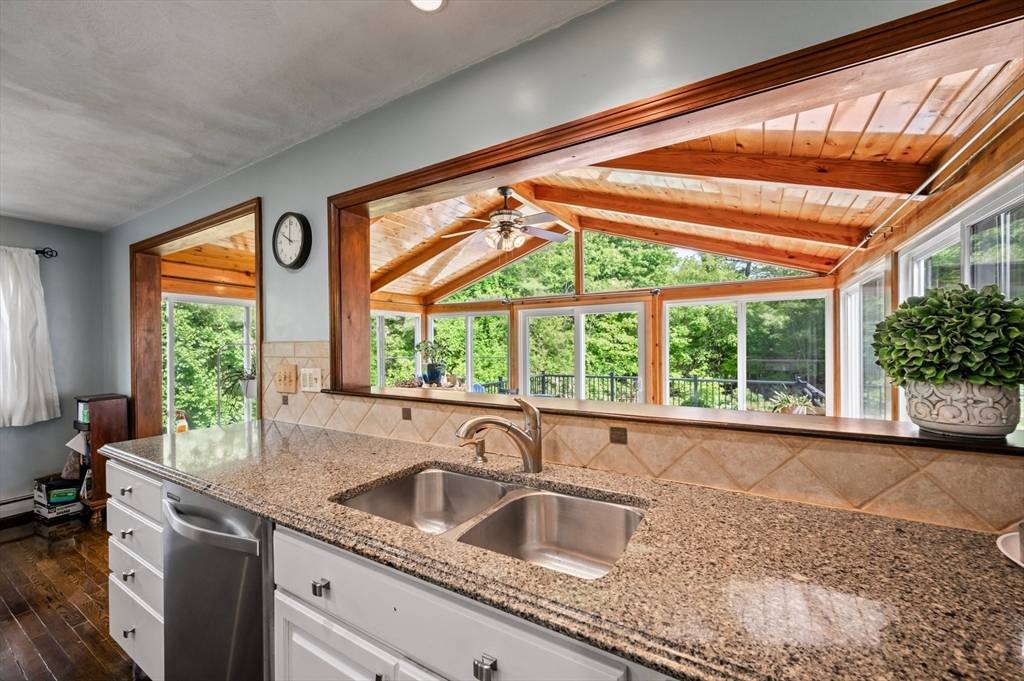 Taunton, MA 02780,146 Field St