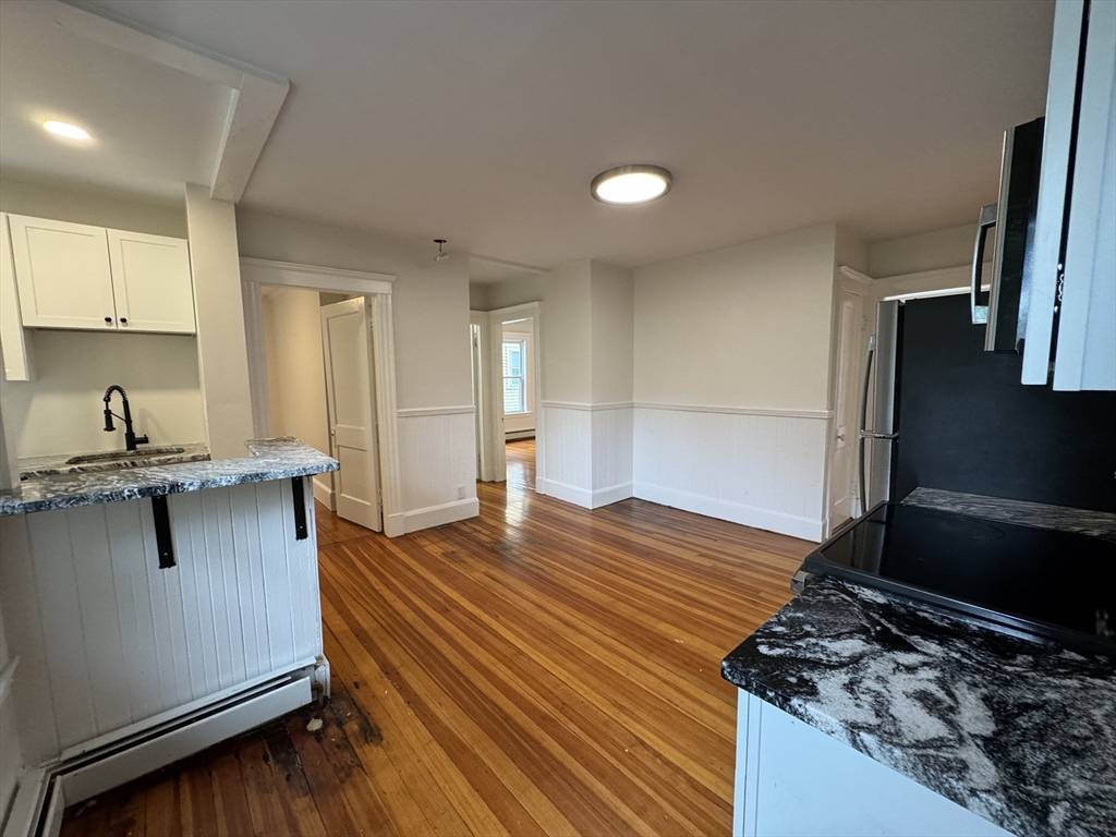 Salem, MA 01970,8 Glendale St #1R