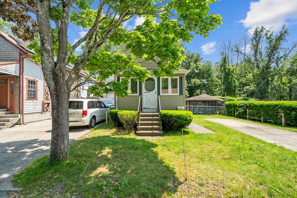 New Bedford, MA 02745,916 Bristol St
