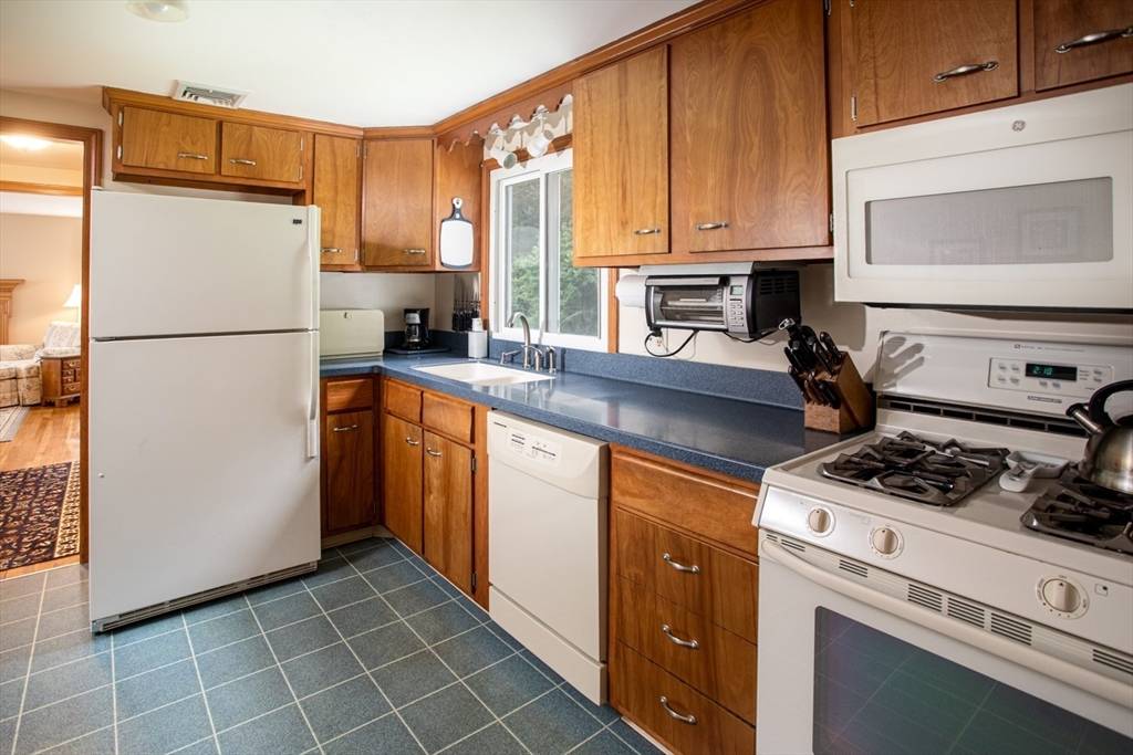 Somerset, MA 02726,121 Island Heights Ave
