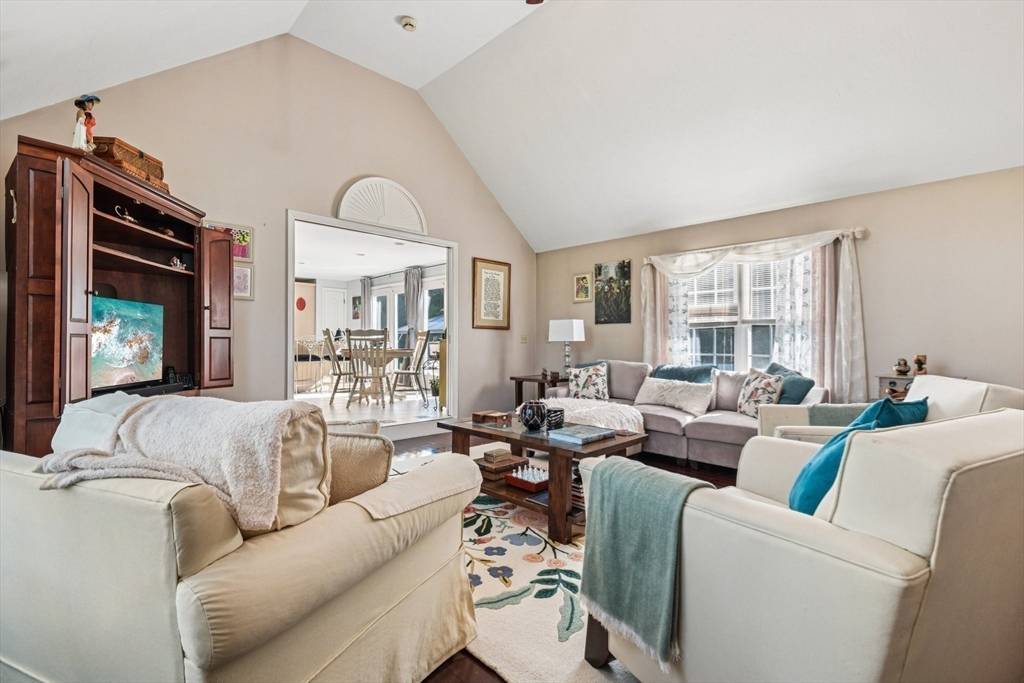 Lakeville, MA 02347,37 Nachaomet Rd
