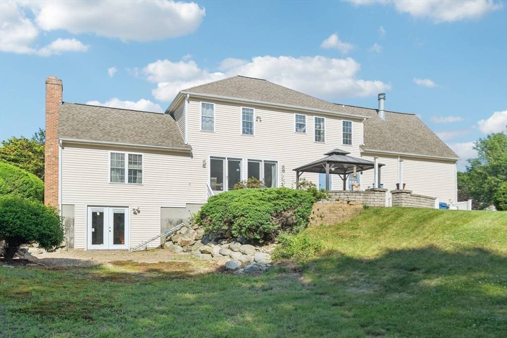 Lakeville, MA 02347,37 Nachaomet Rd